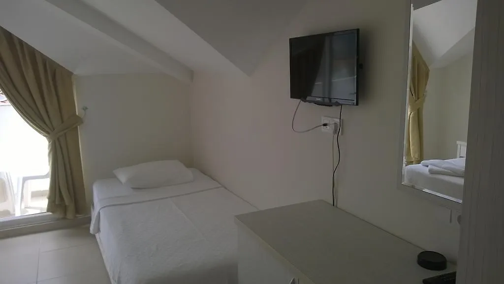 Akdeniz Beach Hotel オルデニズ
